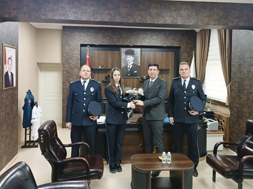 Türk Polis Teşkilatı’nın 180. Kuruluş Yıl Dönümü Münasebetiyle, İlçe Emniyet Amirliği, Kaymakamımız Sayın Eyup GÜRDAL’ı makamında ziyaret etti.