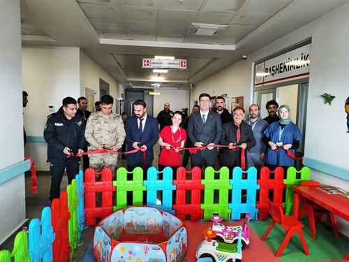 Saray Devlet Hastanesinde Saray Belediyemizce Çocuklarımız İçin Yapılan 2 Adet Oyun Alanı Açılışını Gerçekleştirdi.