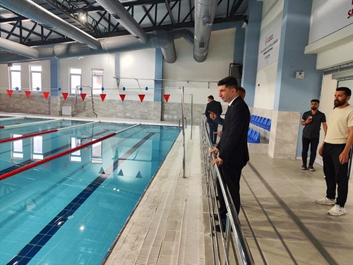İlçe Kaymakamımız Sayın Eyup GÜRDAL, Yakında Açılması Planlanan Saray Yarı Olimpik Yüzme Havuzu'nda incelemelerde Bulundu.