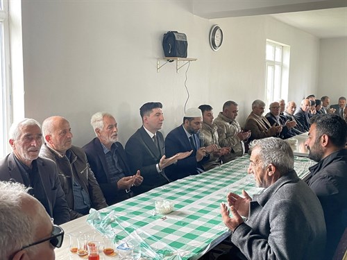 İlçe Kaymakamımız Sayın Eyup GÜRDAL, vefat eden vatandaşımız Necip AYHAN’ın Kurucan mahallesindeki taziyesine katıldı.